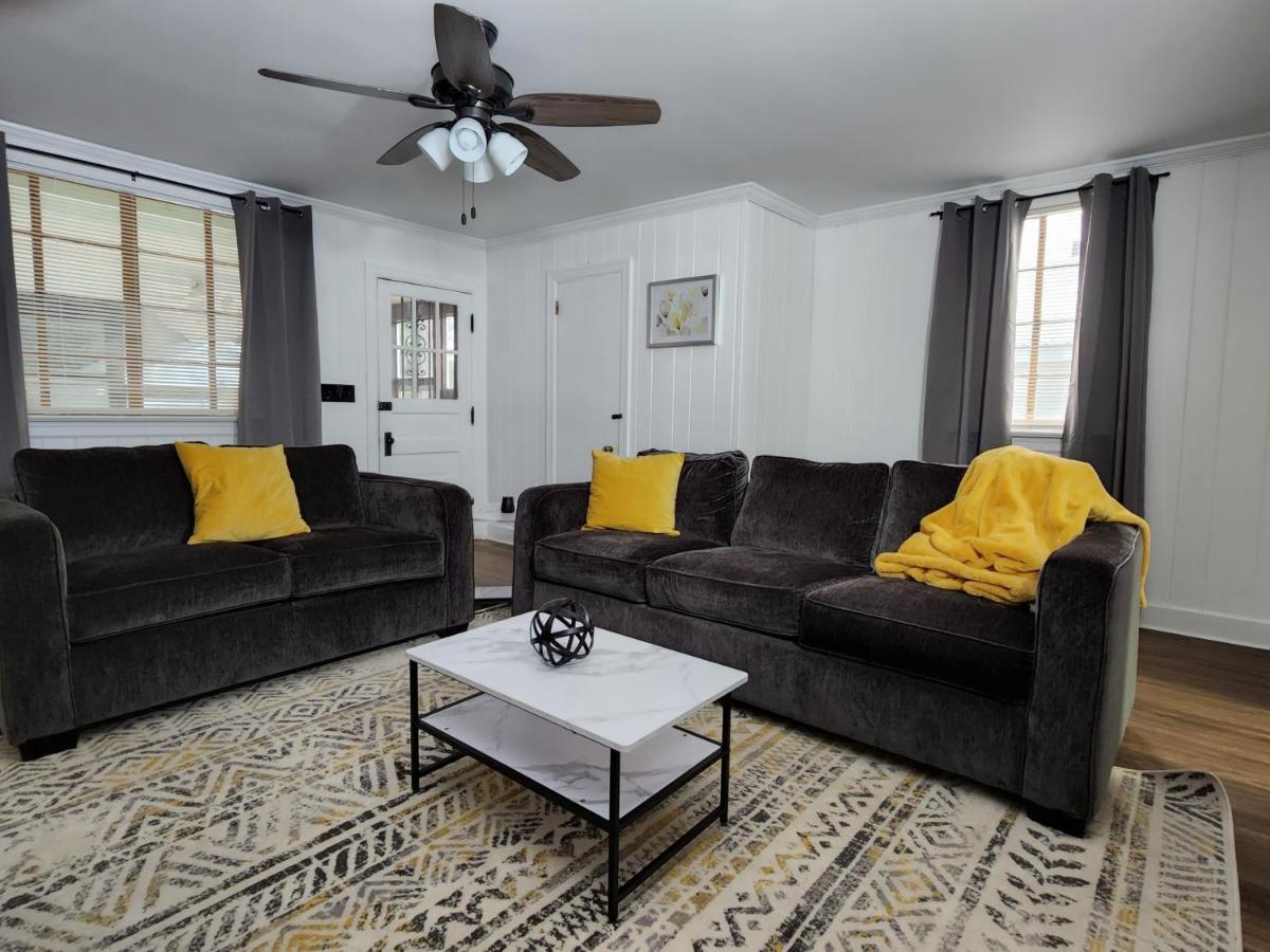 Spacious Centrally Located 3 Bed 2 Bath - Sleeps 8 モンゴメリー エクステリア 写真