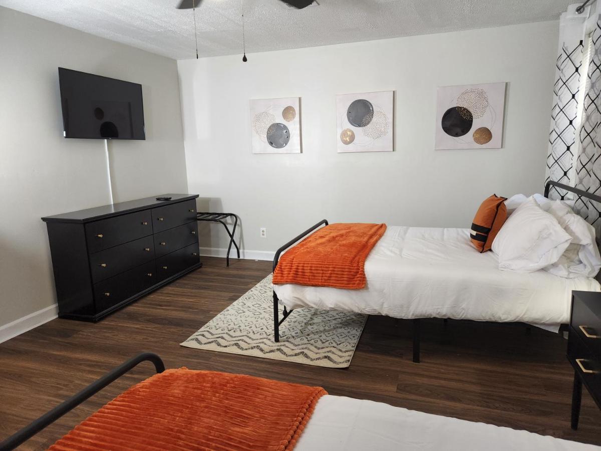 Spacious Centrally Located 3 Bed 2 Bath - Sleeps 8 モンゴメリー エクステリア 写真