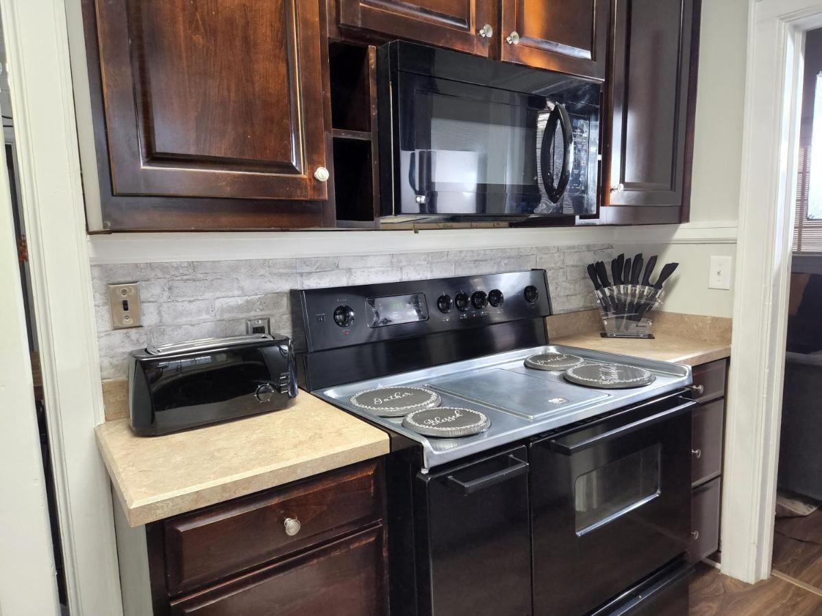 Spacious Centrally Located 3 Bed 2 Bath - Sleeps 8 モンゴメリー エクステリア 写真